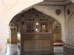 105061
