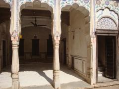 105430