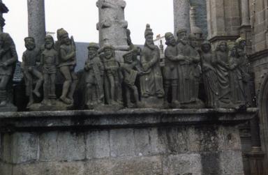 rowofstatues