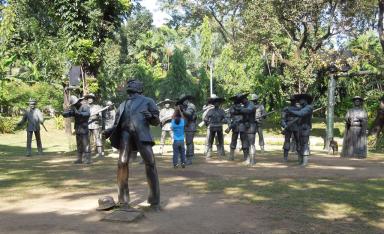 statue
