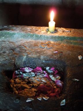 candle&petals