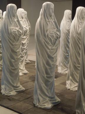 statues3