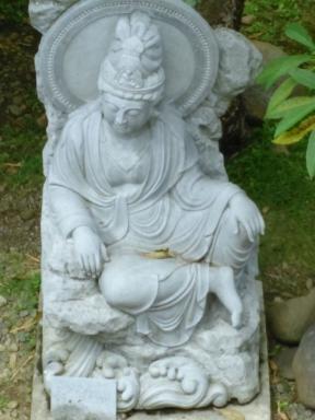 statue