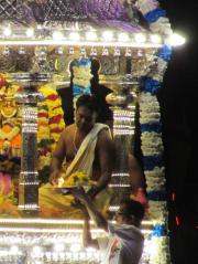 123832