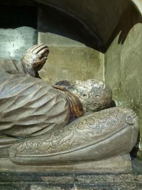 tomb1