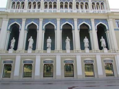 statues