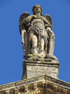 statue