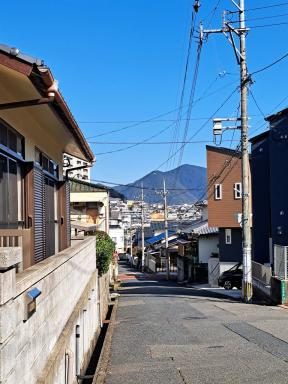 street&mountains