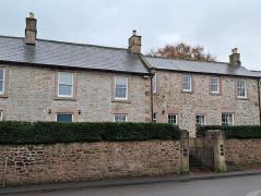 159977